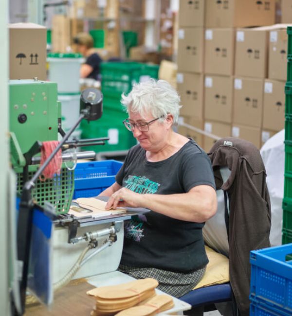 Dieses Bild zeigt eine Mitarbeiterin von Pedag der Schelchen GmbH