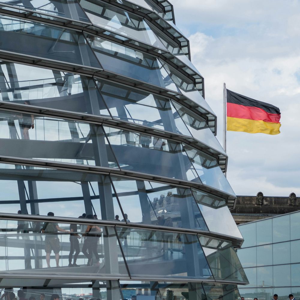 Dieses Bild zeigt den Bundestag und verdeutlicht das Thema Energie im Koalitionsvertrag 2025