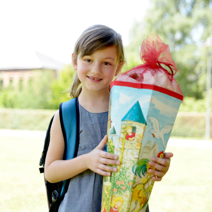 Schulkind mit Zuckertüte