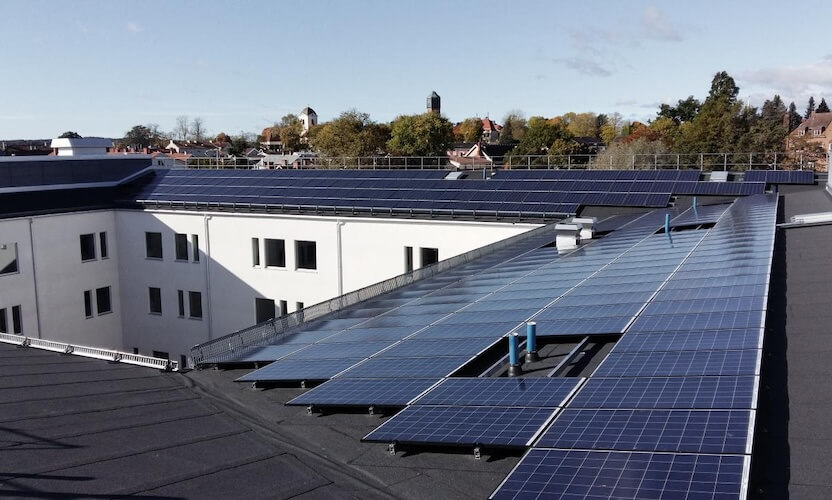 Solar Panele auf einem Dach
