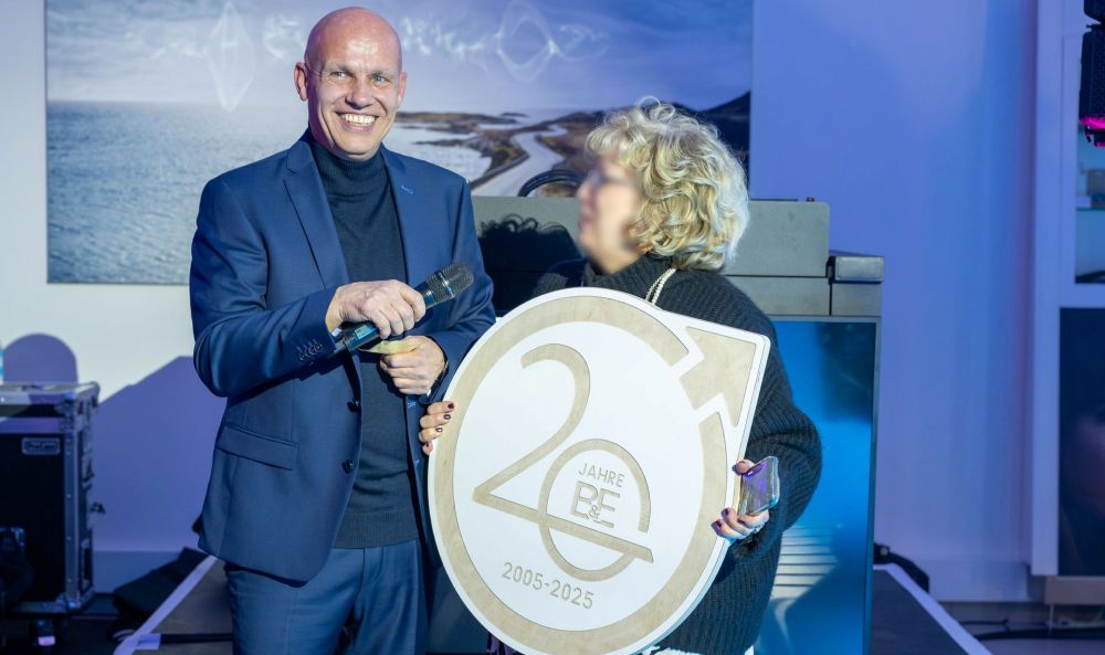 Dieses Bild zeigt Kay Braasch und verdeutlicht das Thema Volvo Autohaus Geschäftsführer von B&E Automobile im Interview