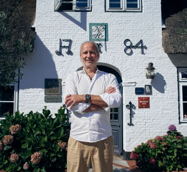 Dieses Bild zeigt Holger Bodendorf, Koch und Geschäftsführer vom Landhaus Stricker auf Sylt, und verdeutlicht das Thema Best Practices