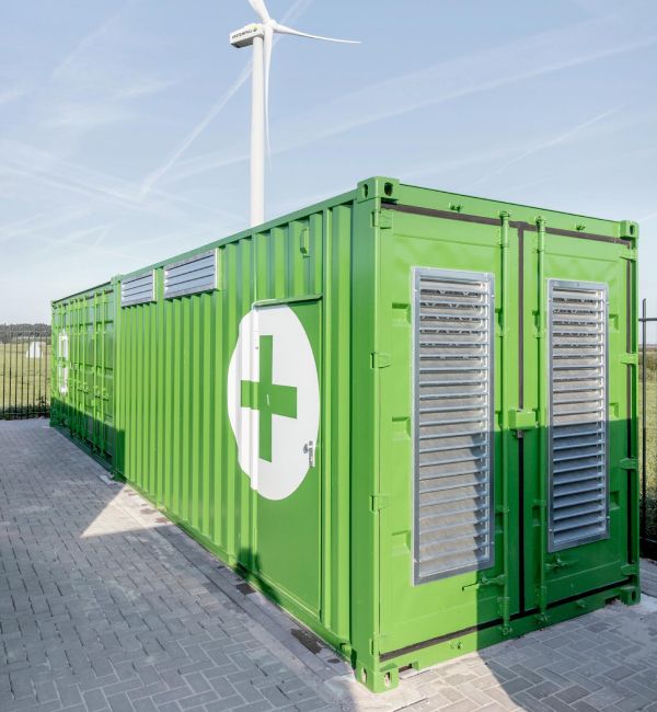 Dieses Bild zeigt eine Batterie und verdeutlicht das Thema Natrium-Ionen-Akkus: Ihre Rolle für E-Autos und PV-Speicher[