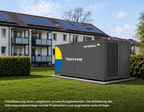 Wärmepumpe steht vor einem Wohnblock