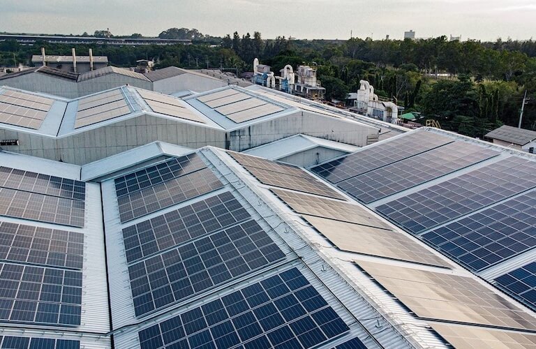 Solarpanele auf Dächern