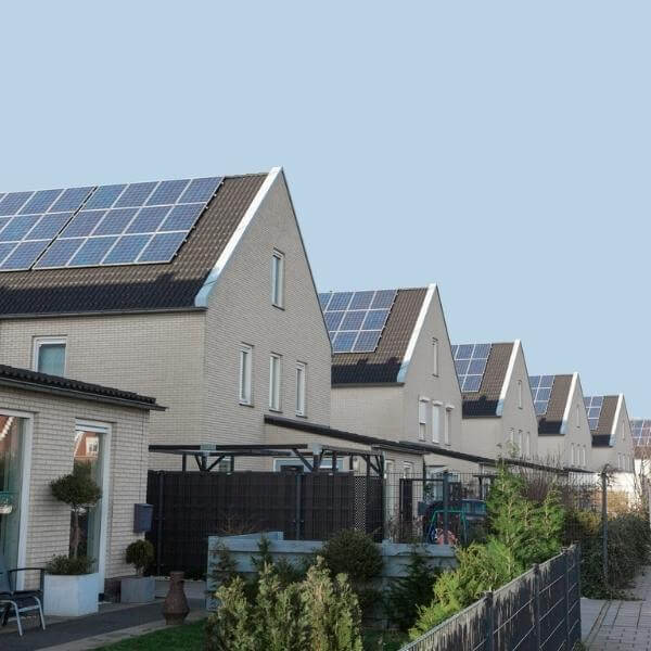 Solarzellen auf Dächern von Einfamilienhäusern