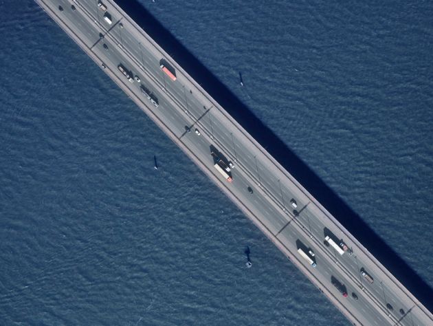 Eine Autobahn über Wasser