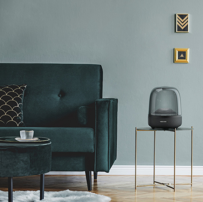 Bluetooth Lautsprecher Aura auf Beistelltisch