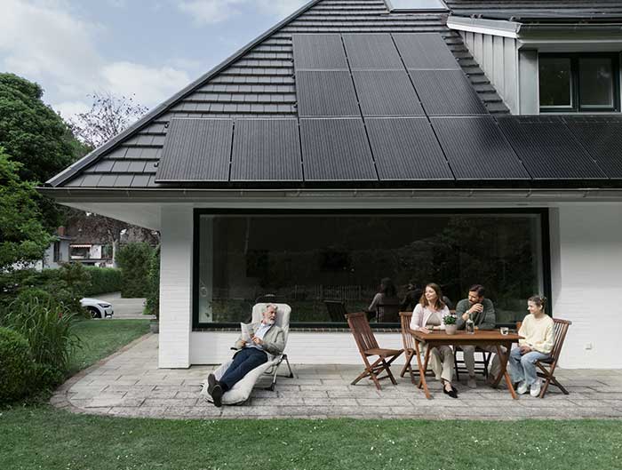 Familie auf der Terrasse