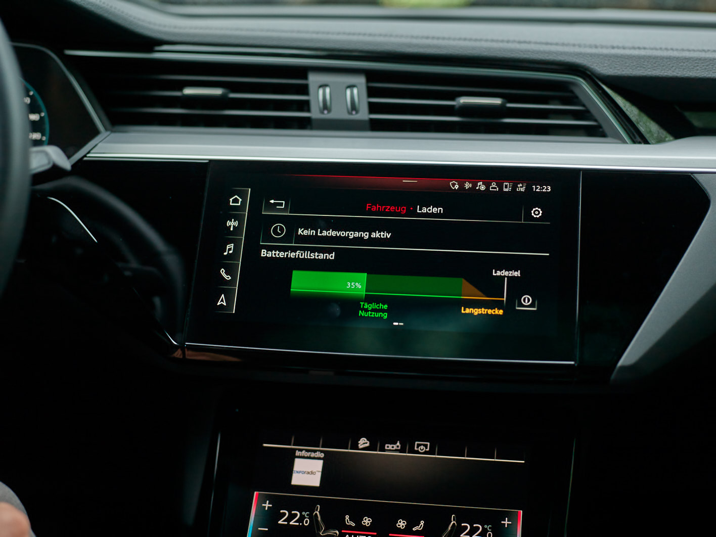 Elektroauto richtig laden Audi E-Tron Anzeige Batteriestand