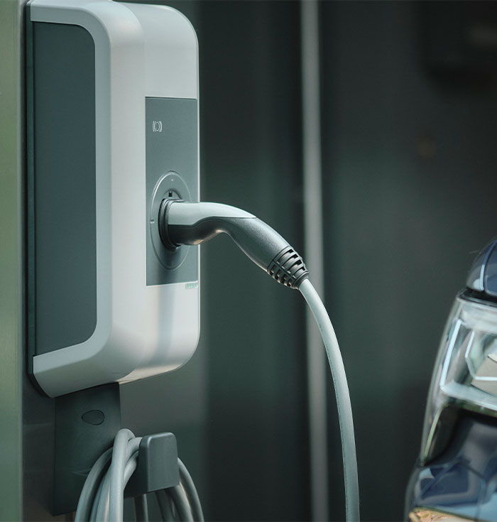 Vattenfall eMobility Elektroauto an Ladestation erhält Strom für Elektromobilität Nahaufnahme