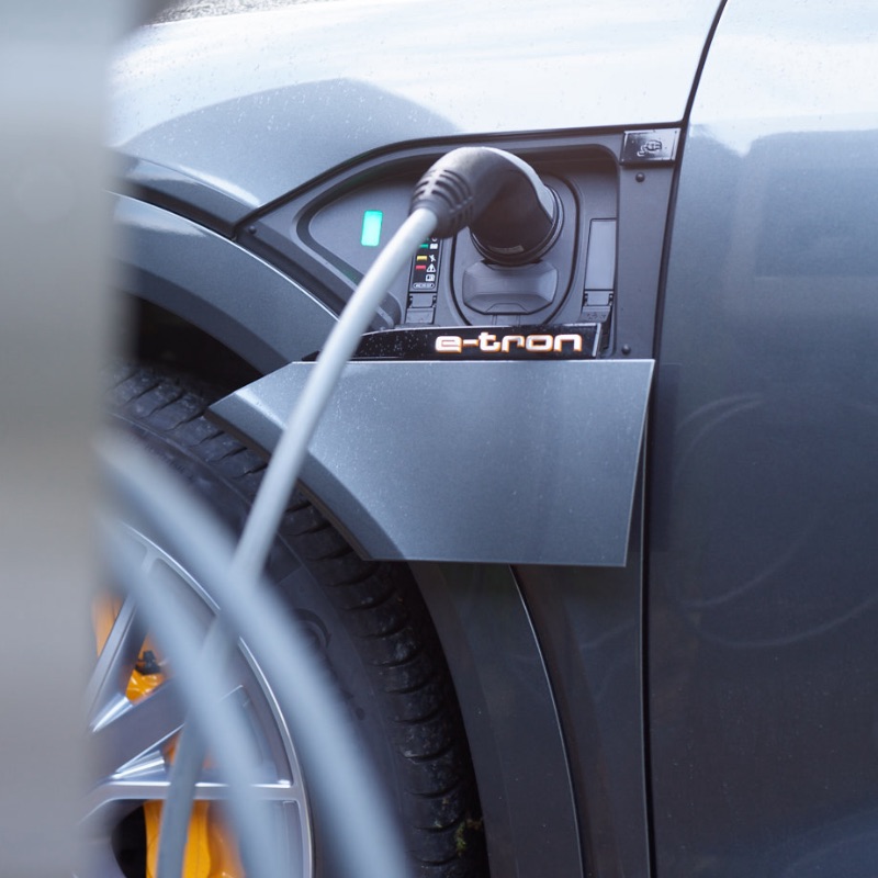 Vattenfall eMobility Stromverbrauch Elektroauto Ladekabel Audi e-tron Nahaufnahme