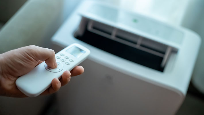 Mobile Klimaanlage kühlt effektiv den Raum und sorgt für angenehme Temperatur.