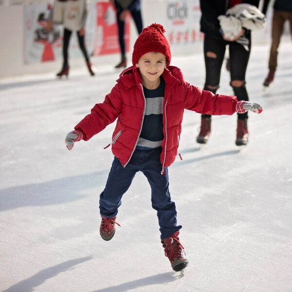 Junge auf Ice Skates
