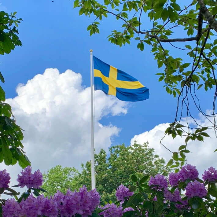 Schwedische Flagge an Fahnenstange