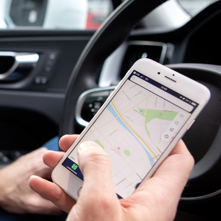 Smartphone mit Navigationssoftware